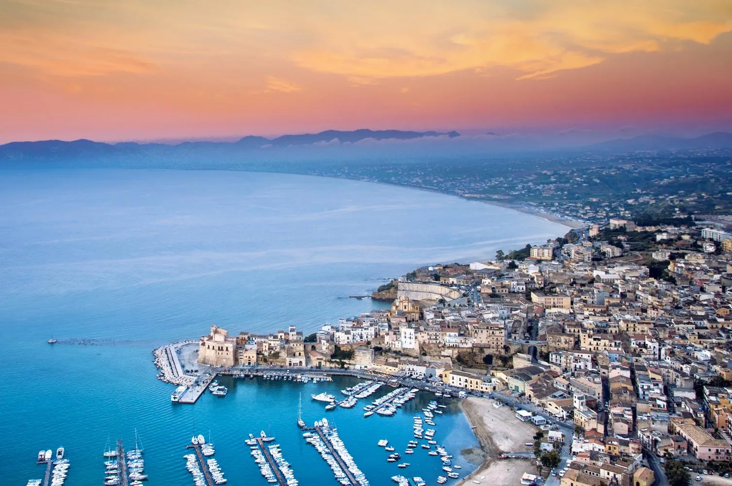 Marina di Petrolo al tramonto
